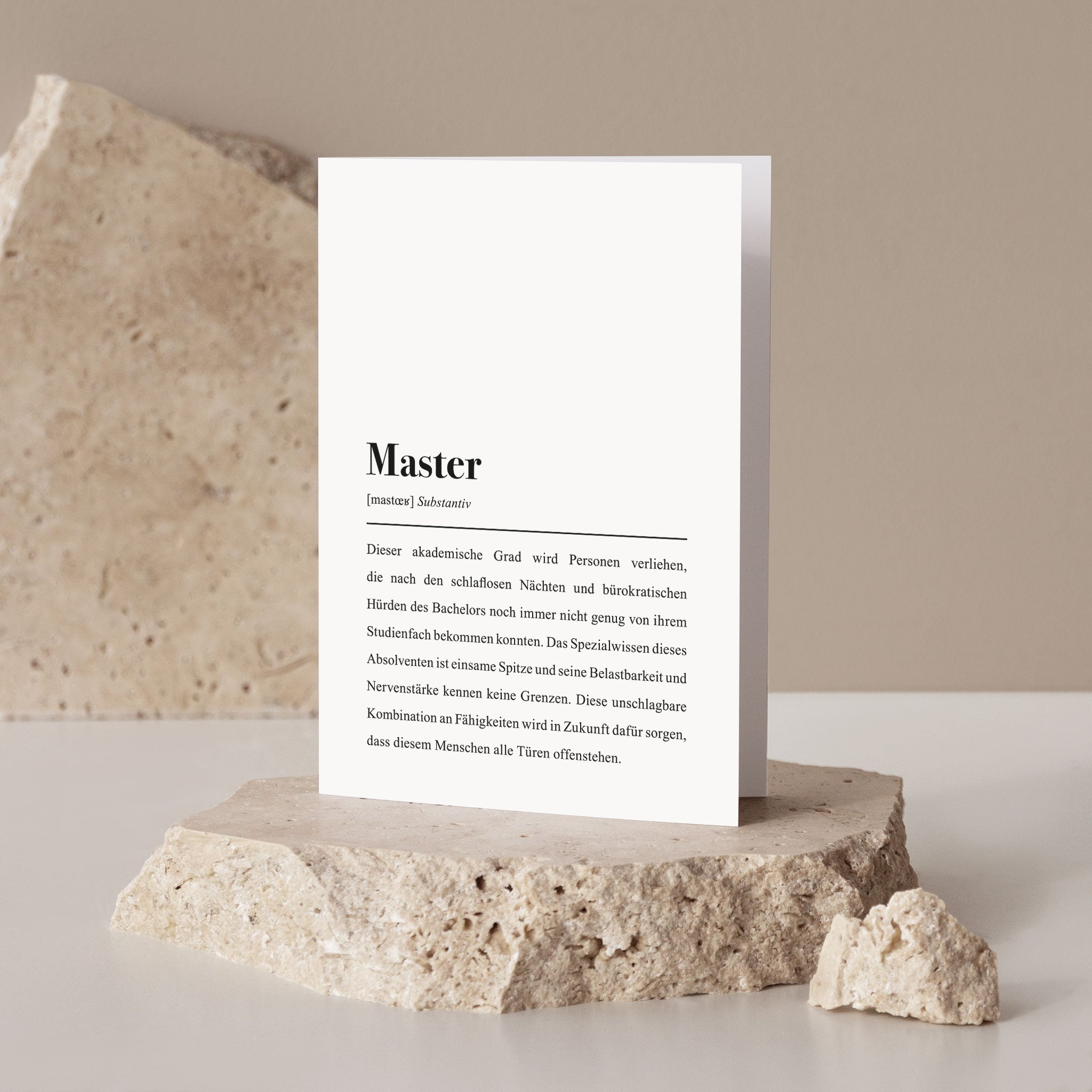 Master, Substantiv: Dieser akademische Grad wird Personen verliehen, die nach den schlaflosen Nächten und bürokratischen Hürden des Bachelors noch immer nicht genug von ihrem Studienfach bekommen konnten.