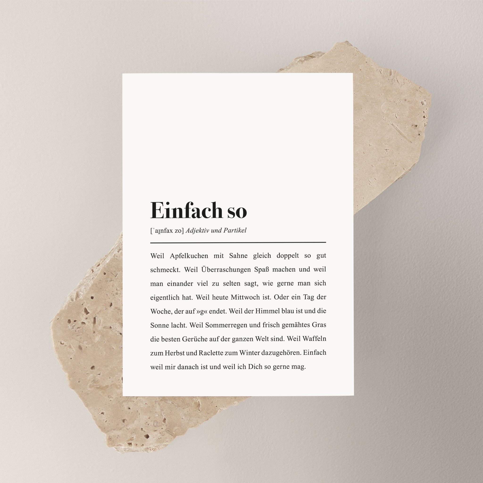 Einfach so, Adjektiv und Partikel: Weil Apfelkuchen mit Sahne gleich doppelt so gut schmeckt. Weil Überraschungen Spaß machen und weil man einander viel zu selten sagt, wie gerne man sich eigentlich hat.