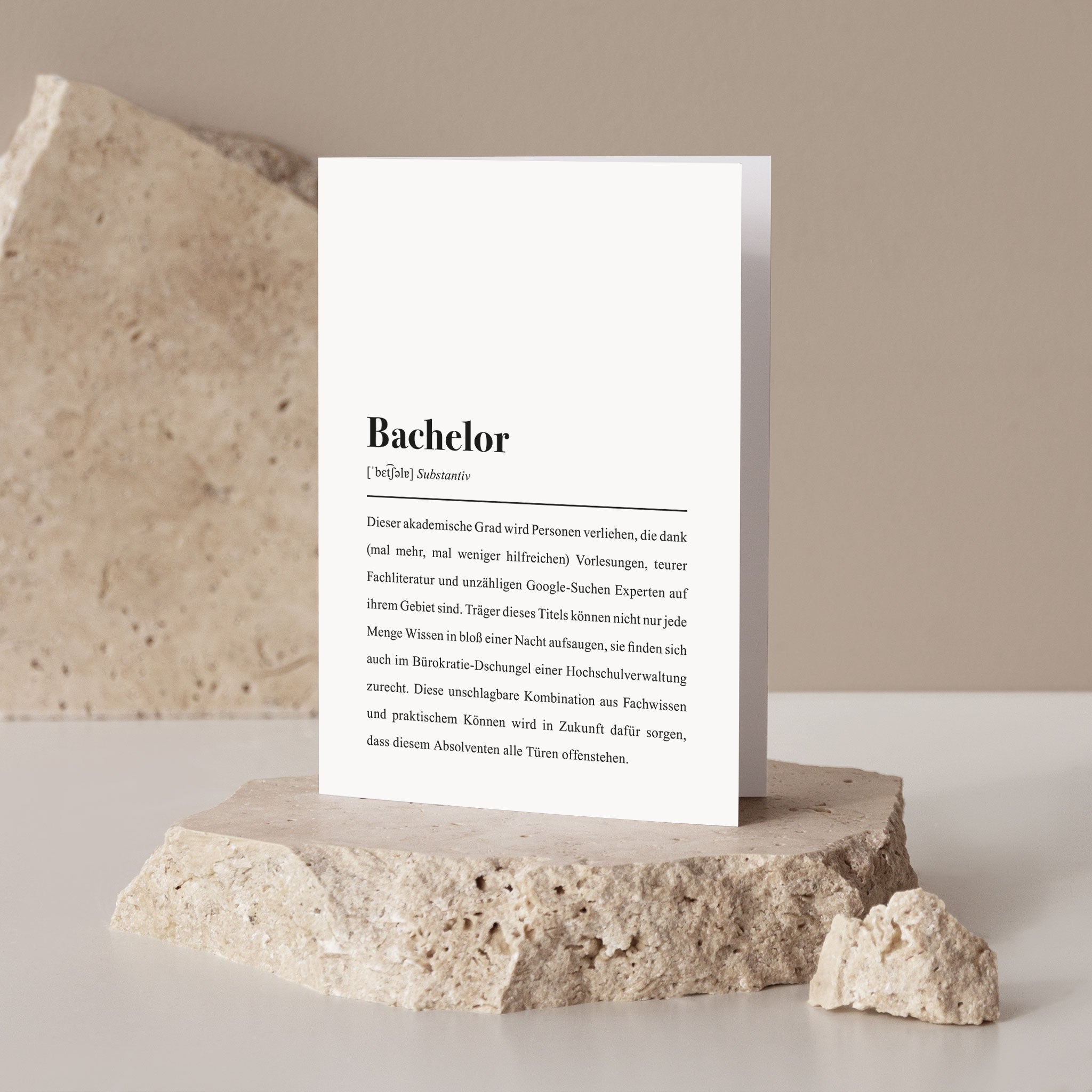 Bachelor, Substantiv: Dieser akademische Grad wird Personen verliehen, die dank (mal mehr, mal weniger hilfreichen) Vorlesungen, teurer Fachliteratur und unzähligen Google-Suchen Experten auf ihrem Gebiet sind. 
