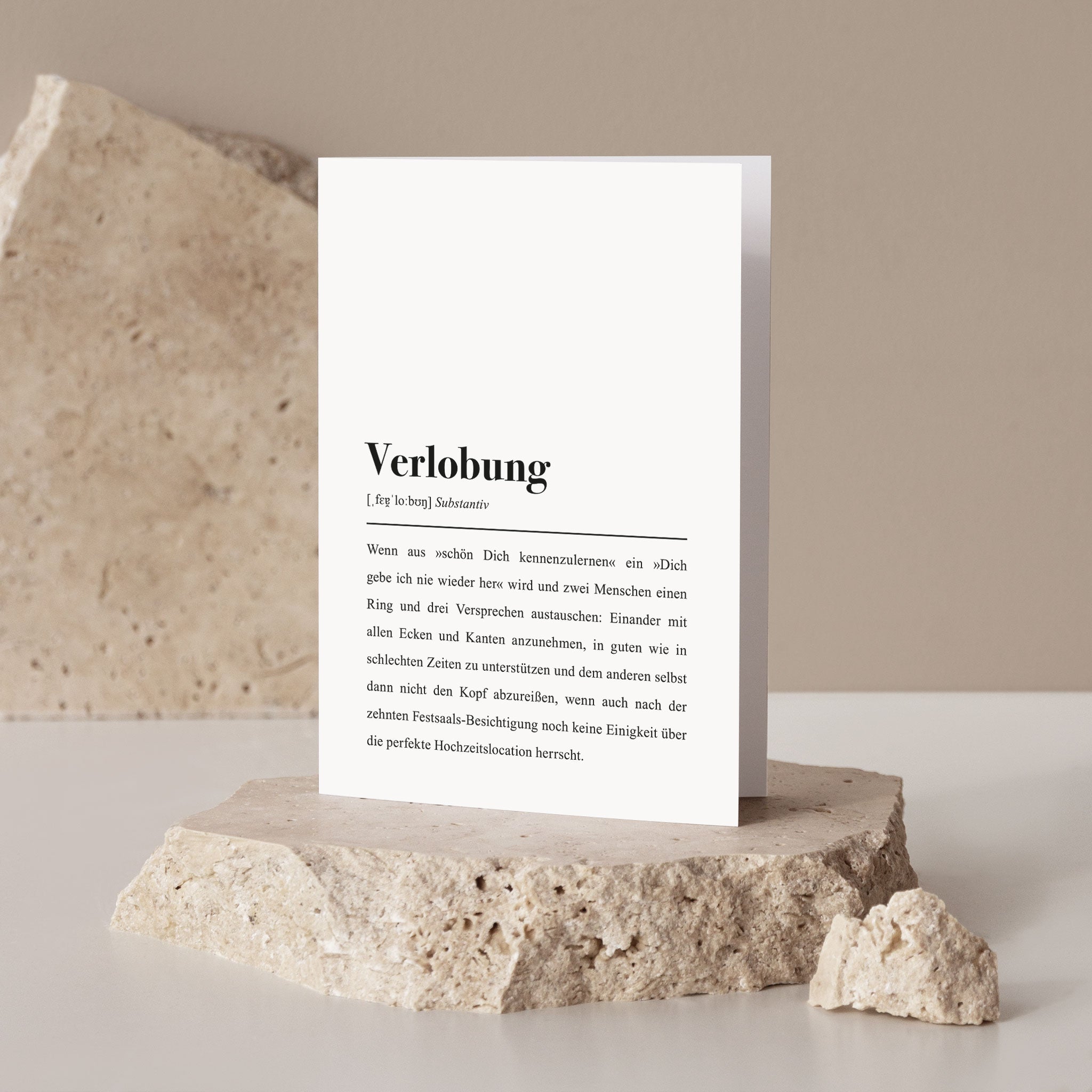 Geschenk zur Verlobungsfeier: Verlobung, Substantiv: Wenn aus "schön Dich kennenzulernen" ein "Dich gebe ich nie wieder her" wird und zwei Menschen einen Ring und drei Versprechen austauschen.